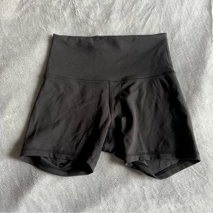 Lululemon wunder train shorts 4”